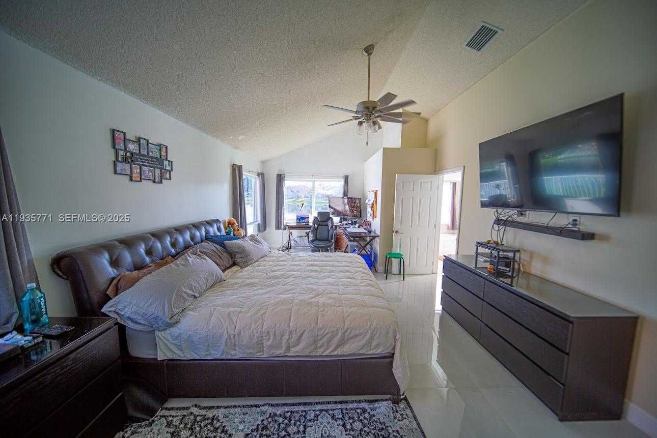 Small Image of 13020 SOUTH WEST 17TH CT, Miramar Number 47