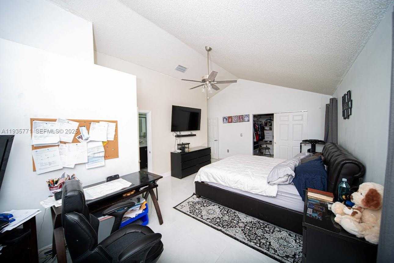 Small Image of 13020 SOUTH WEST 17TH CT, Miramar Number 9