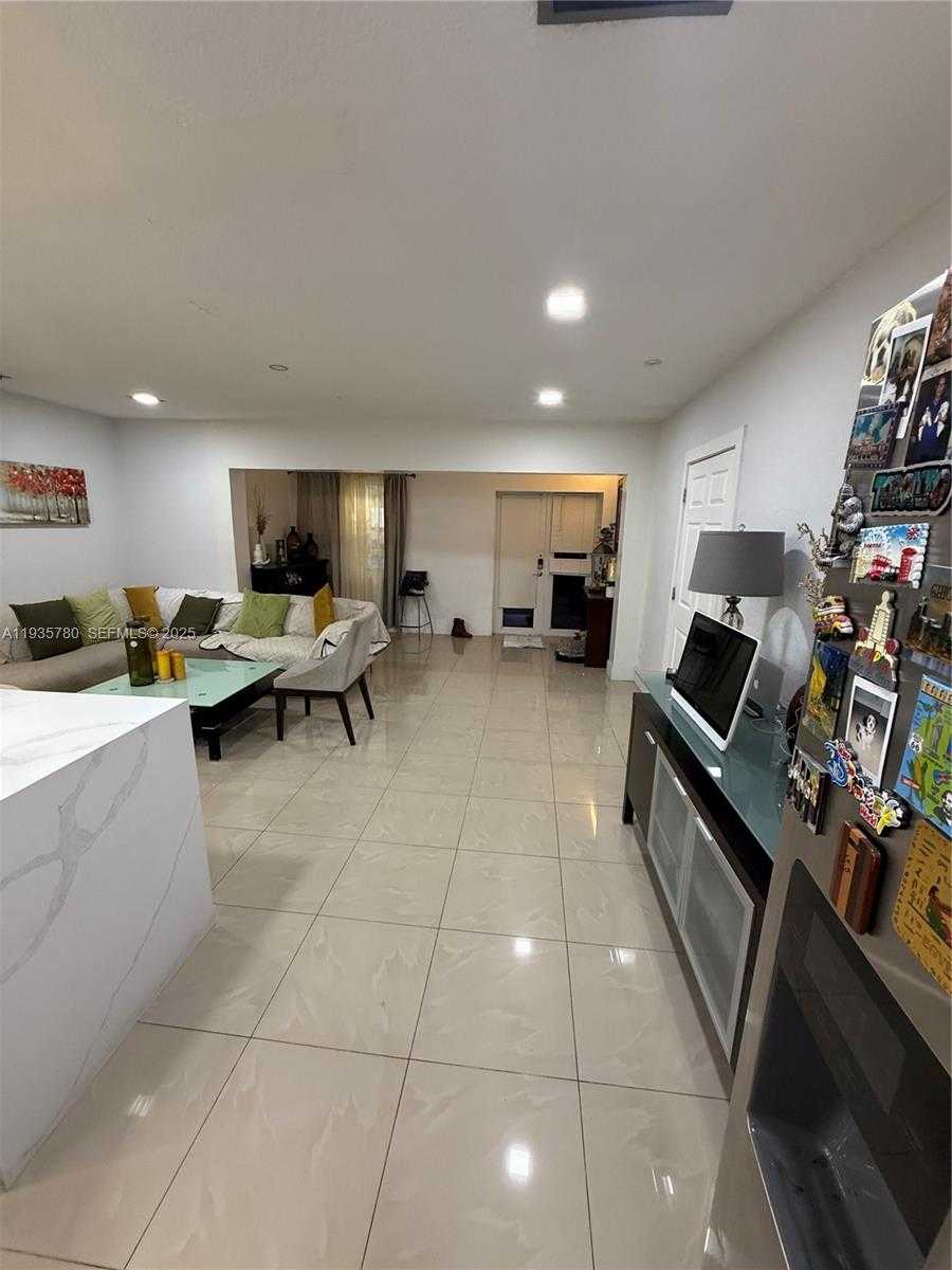 Small Image of 1031 NORTH EAST 142ND ST, North Miami Number 10