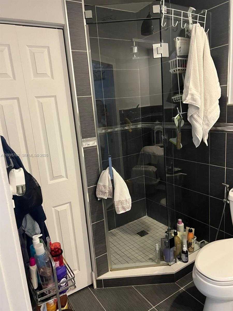 Small Image of 1031 NORTH EAST 142ND ST, North Miami Number 22