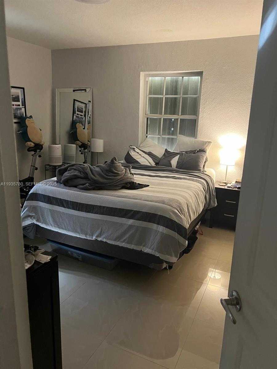 Small Image of 1031 NORTH EAST 142ND ST, North Miami Number 24