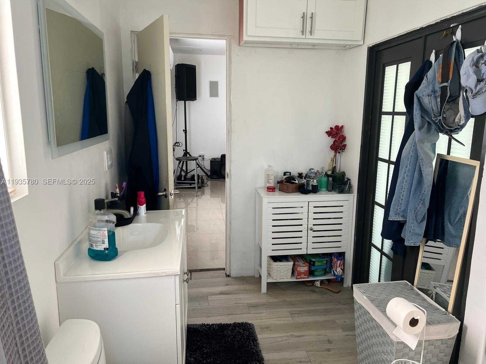 Small Image of 1031 NORTH EAST 142ND ST, North Miami Number 25