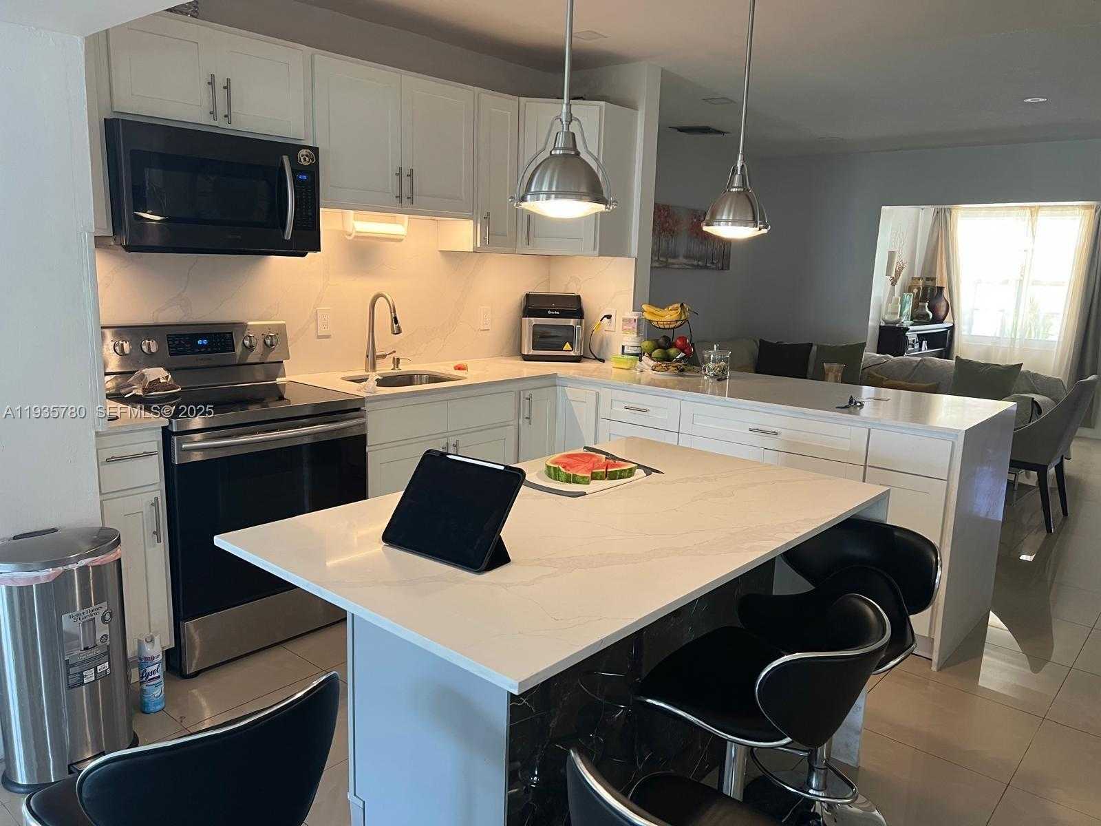 Small Image of 1031 NORTH EAST 142ND ST, North Miami Number 30