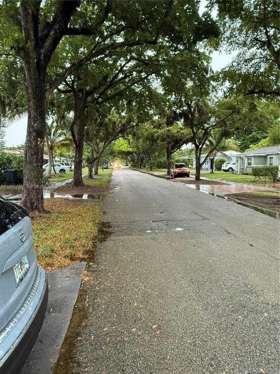 Small Image of 1031 NORTH EAST 142ND ST, North Miami Number 6