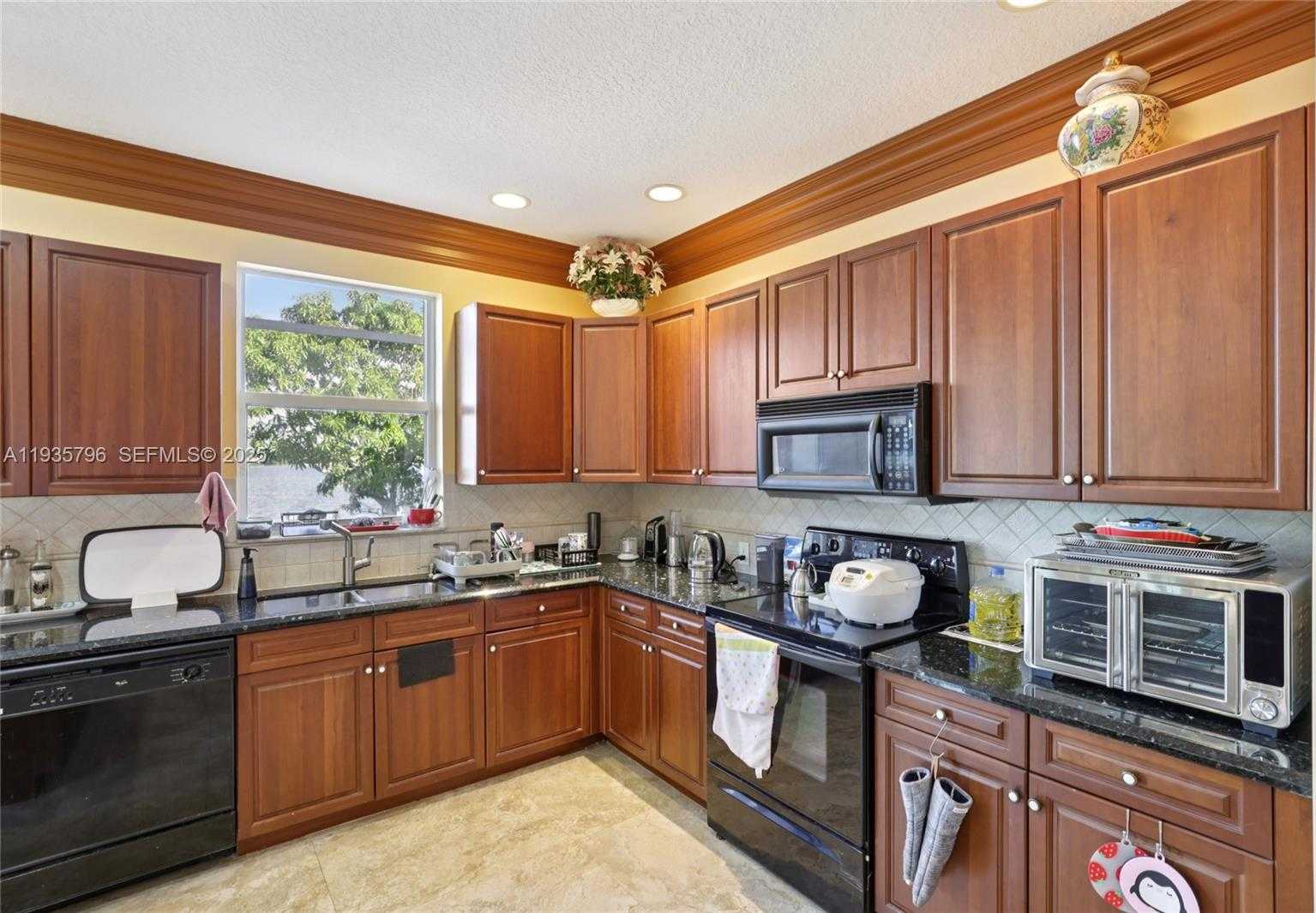 Small Image of 16479 SOUTH WEST 54TH CT, Miramar Number 11