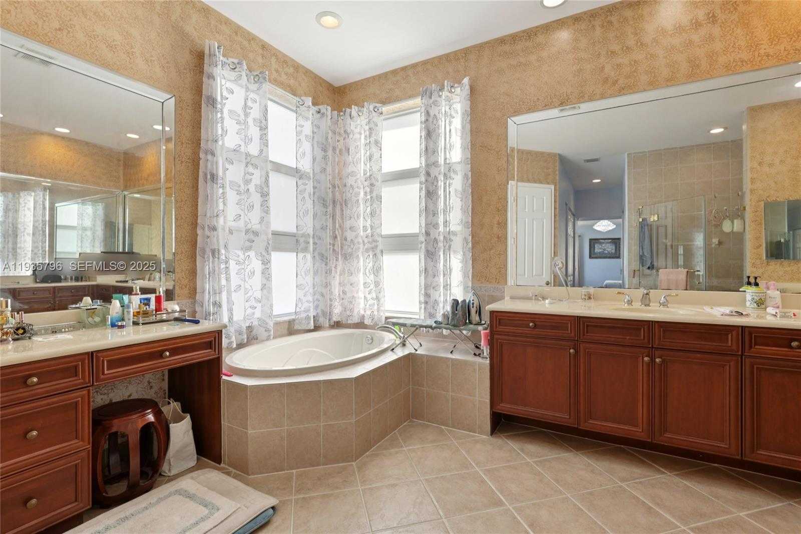 Small Image of 16479 SOUTH WEST 54TH CT, Miramar Number 35