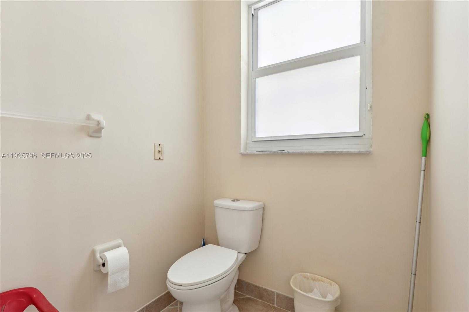 Small Image of 16479 SOUTH WEST 54TH CT, Miramar Number 37