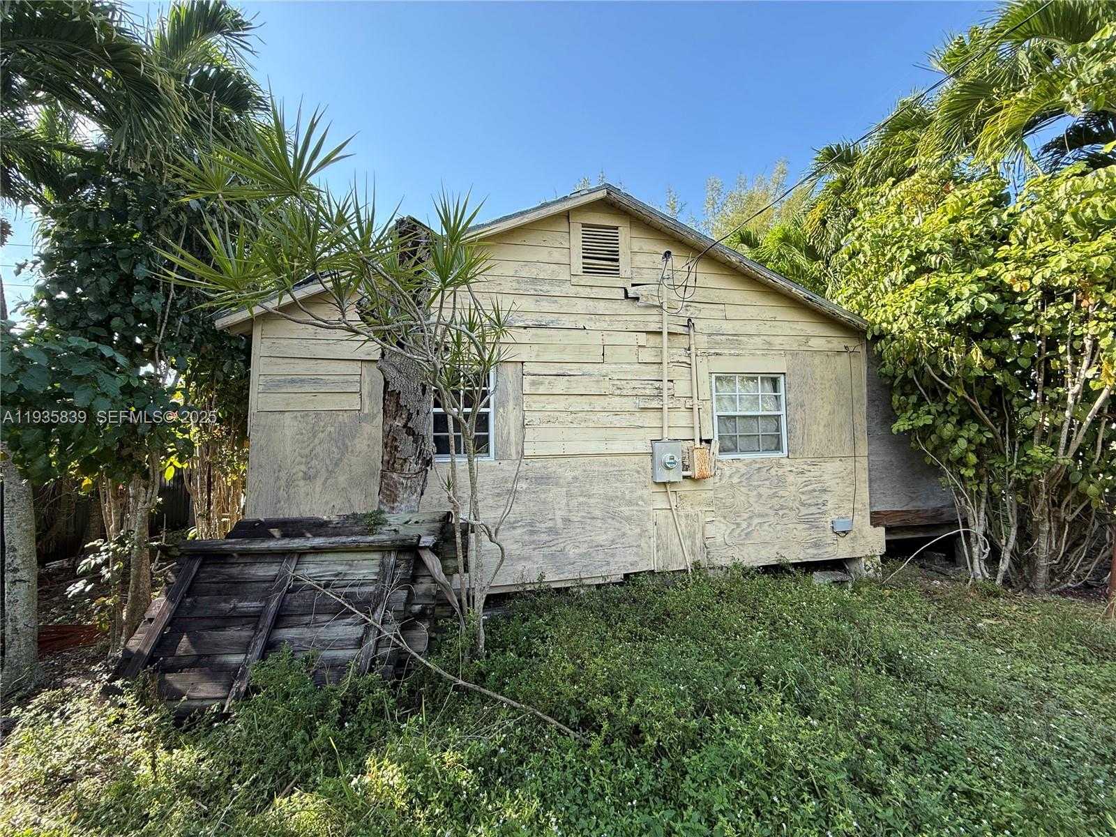 Small Image of 11741 NORTH EAST 13TH AVE, Miami Number 4