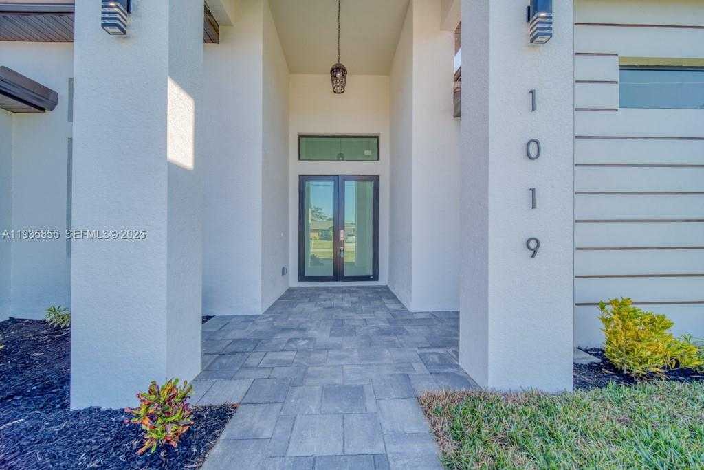 Small Image of 1019 SW 8th Ct, Cape Coral, FL 33991, USA Number 16