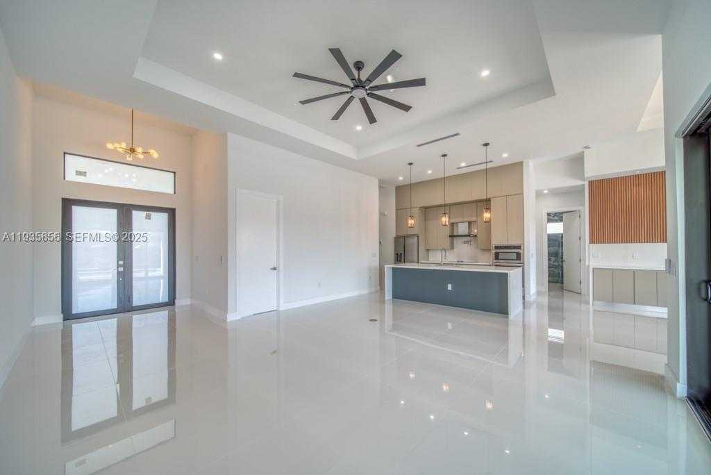 Small Image of 1019 SW 8th Ct, Cape Coral, FL 33991, USA Number 19