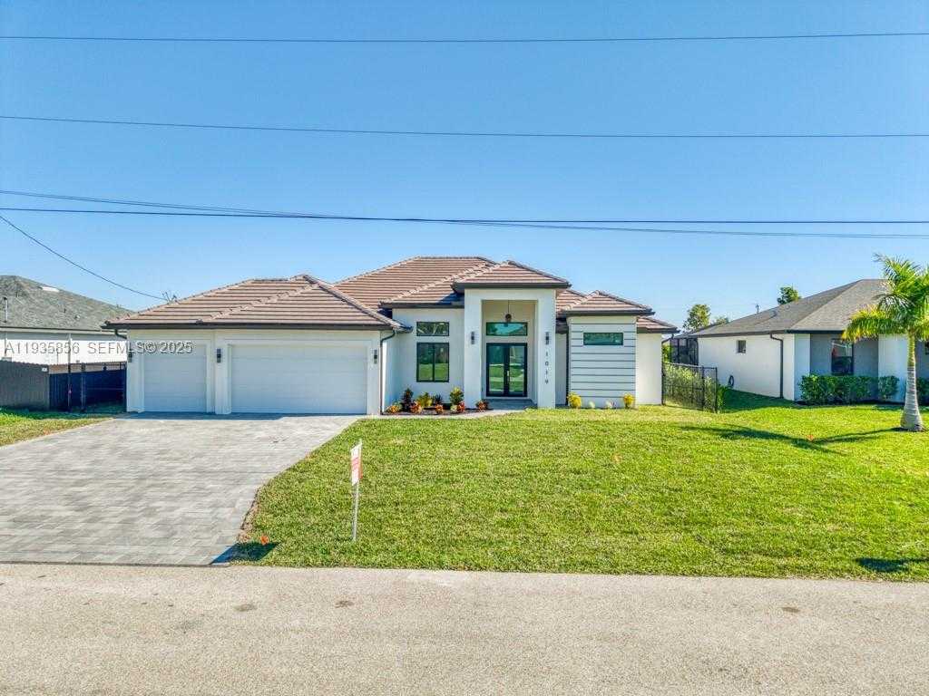 Small Image of 1019 SW 8th Ct, Cape Coral, FL 33991, USA Number 2