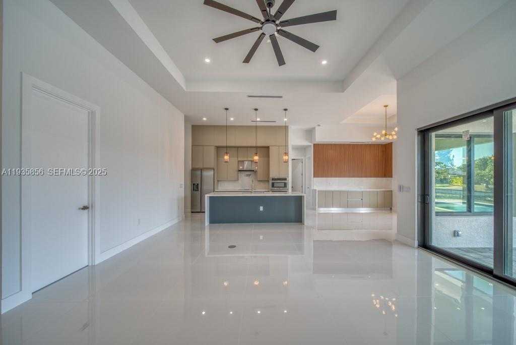Small Image of 1019 SW 8th Ct, Cape Coral, FL 33991, USA Number 20