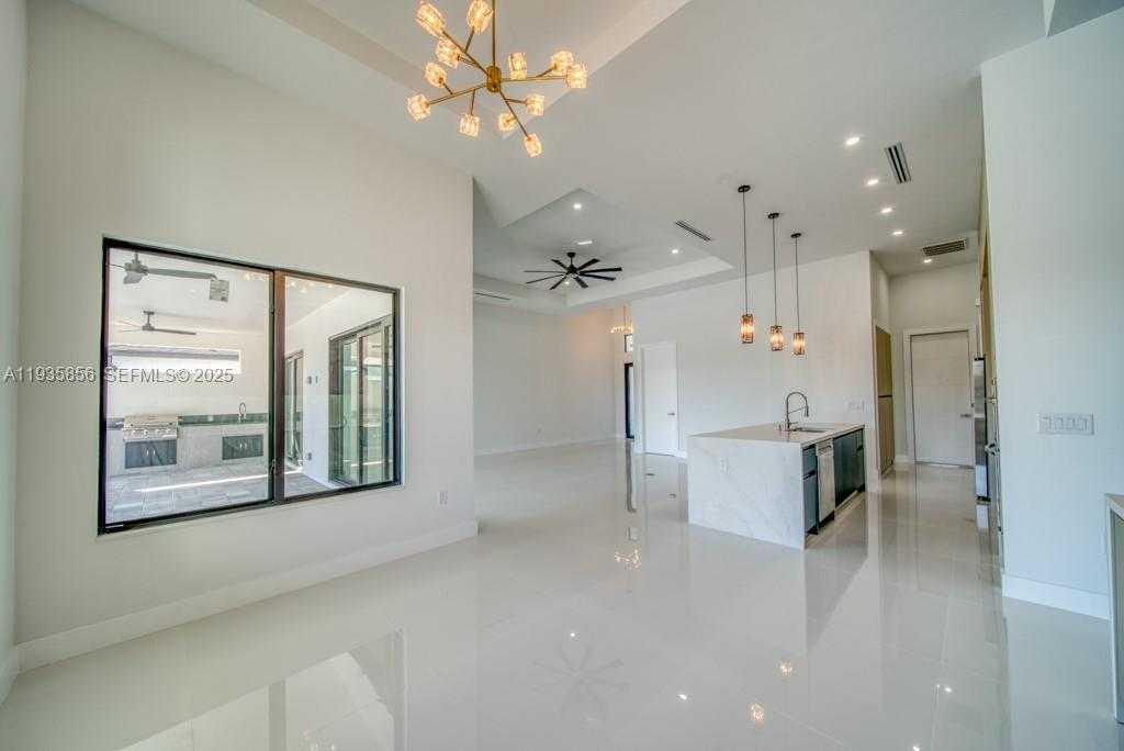 Small Image of 1019 SW 8th Ct, Cape Coral, FL 33991, USA Number 22