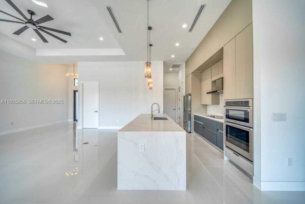 Small Image of 1019 SW 8th Ct, Cape Coral, FL 33991, USA Number 24