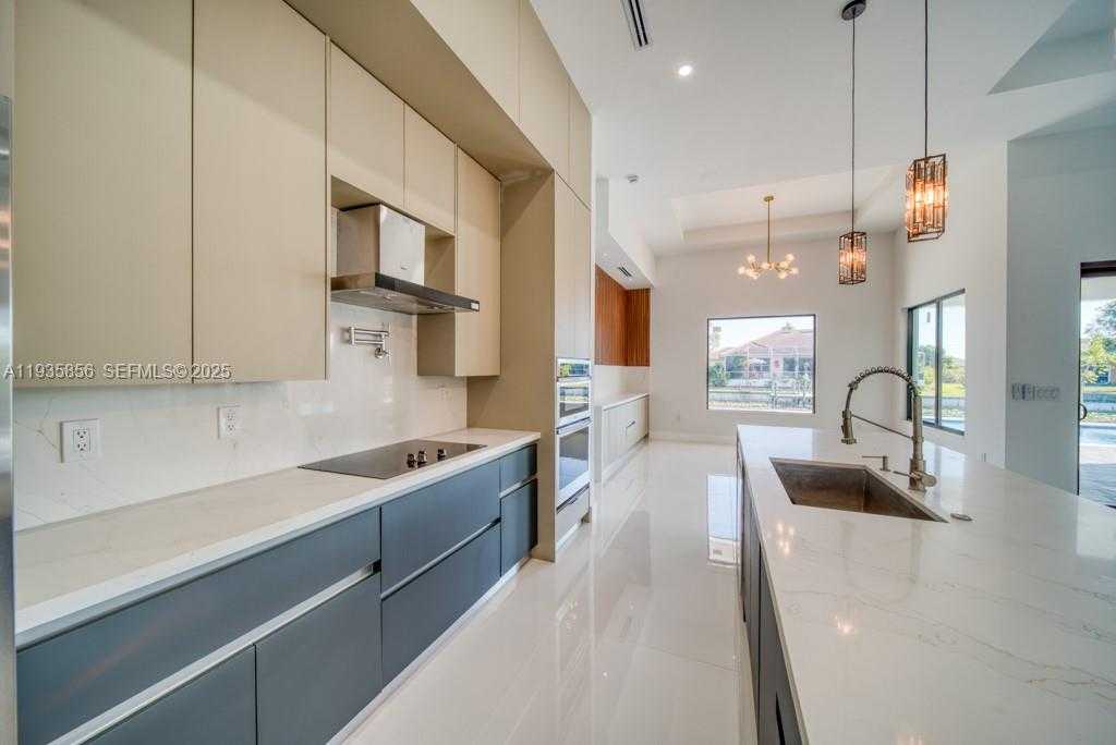 Small Image of 1019 SW 8th Ct, Cape Coral, FL 33991, USA Number 27