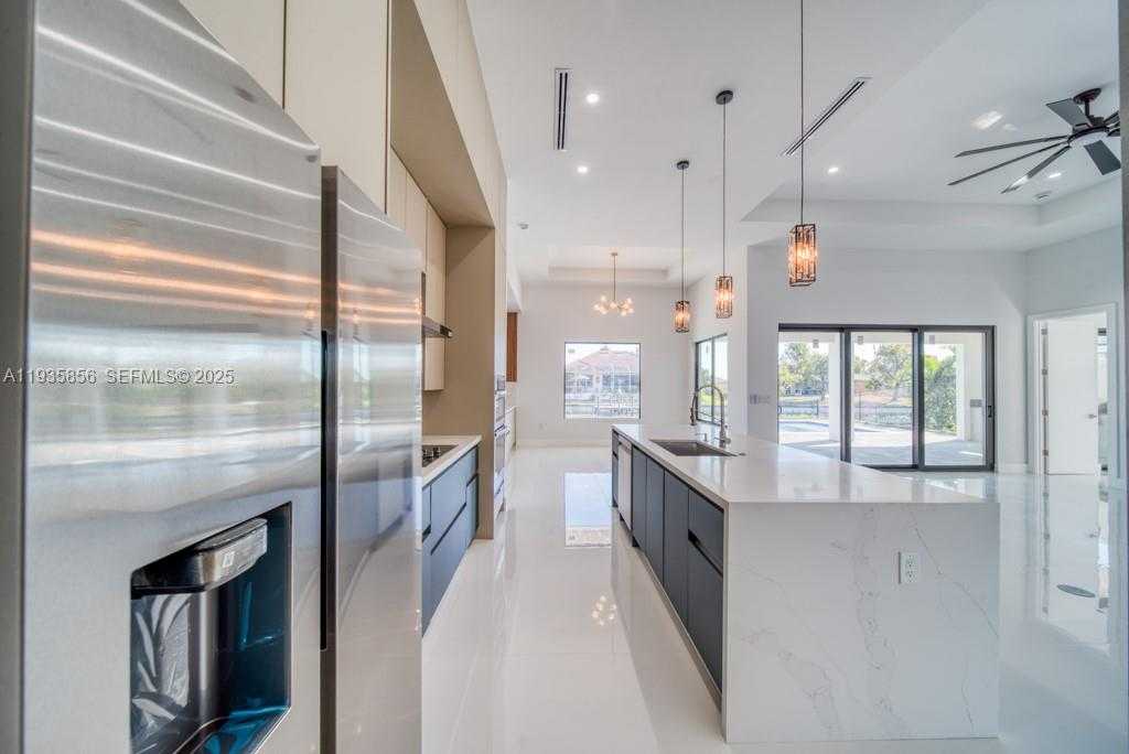 Small Image of 1019 SW 8th Ct, Cape Coral, FL 33991, USA Number 30