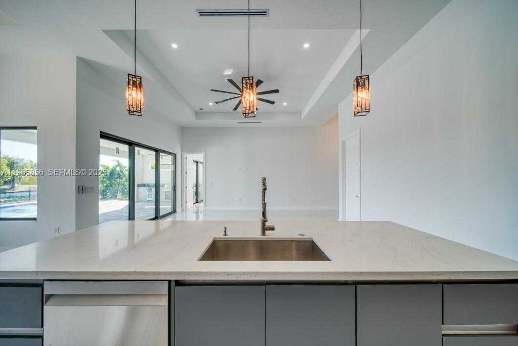 Small Image of 1019 SW 8th Ct, Cape Coral, FL 33991, USA Number 32