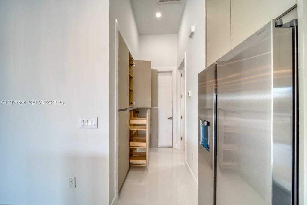 Small Image of 1019 SW 8th Ct, Cape Coral, FL 33991, USA Number 34