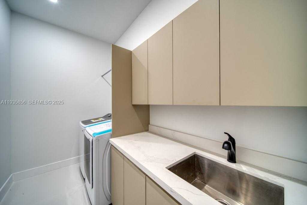 Small Image of 1019 SW 8th Ct, Cape Coral, FL 33991, USA Number 35