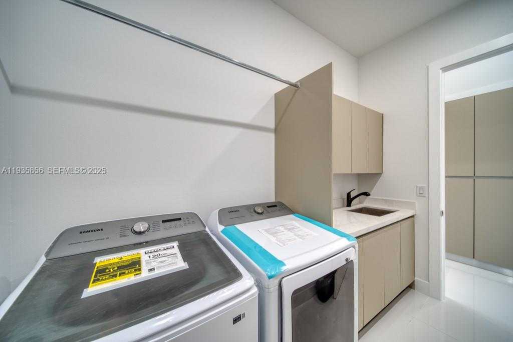 Small Image of 1019 SW 8th Ct, Cape Coral, FL 33991, USA Number 36