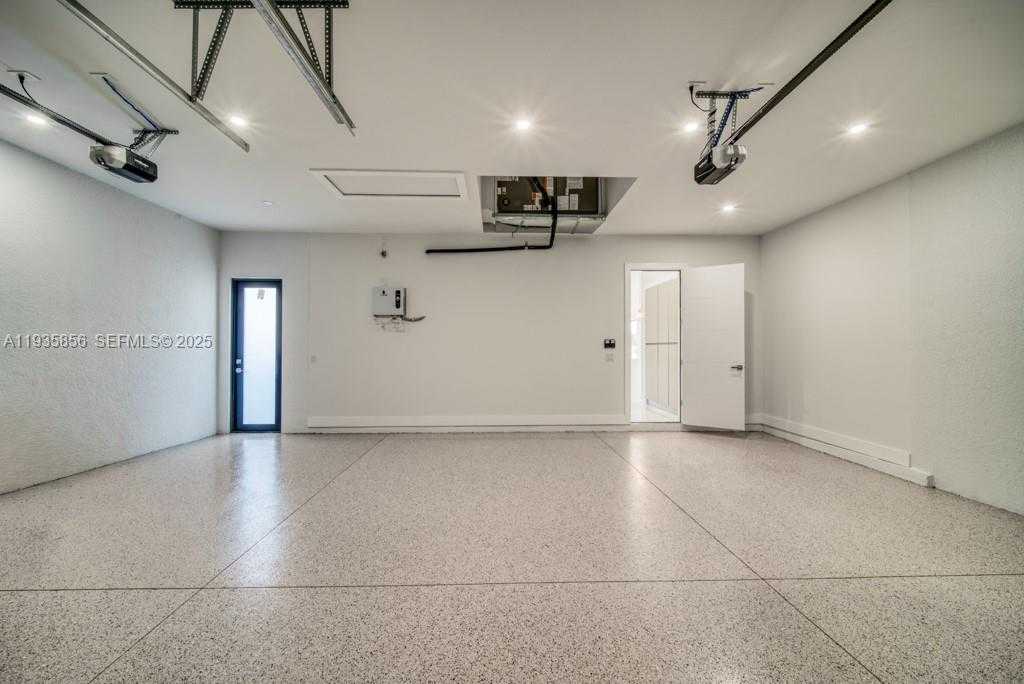 Small Image of 1019 SW 8th Ct, Cape Coral, FL 33991, USA Number 39