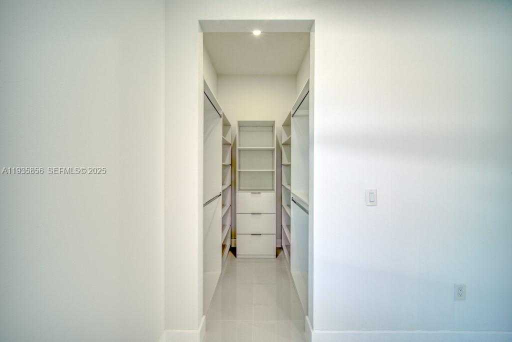 Small Image of 1019 SW 8th Ct, Cape Coral, FL 33991, USA Number 46