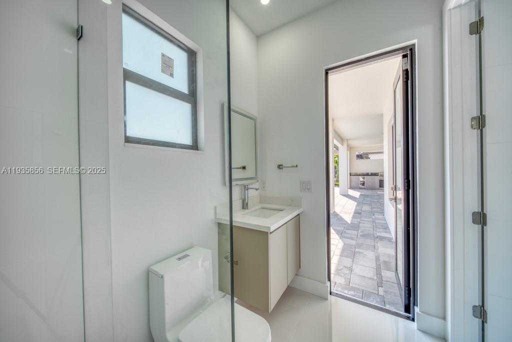 Small Image of 1019 SW 8th Ct, Cape Coral, FL 33991, USA Number 52