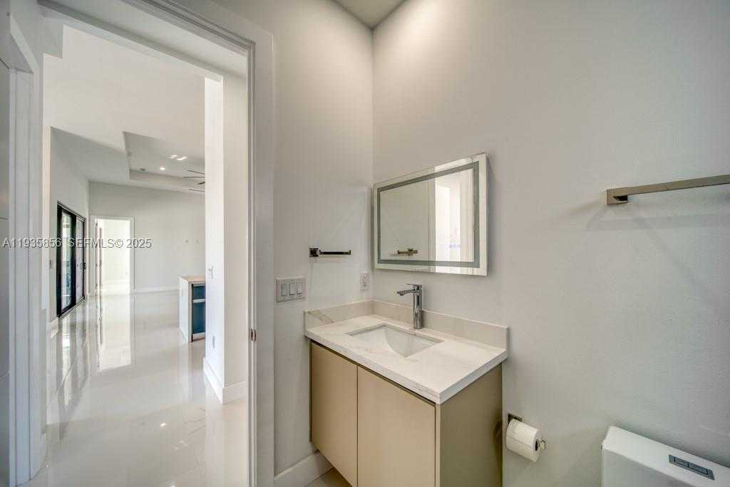 Small Image of 1019 SW 8th Ct, Cape Coral, FL 33991, USA Number 56