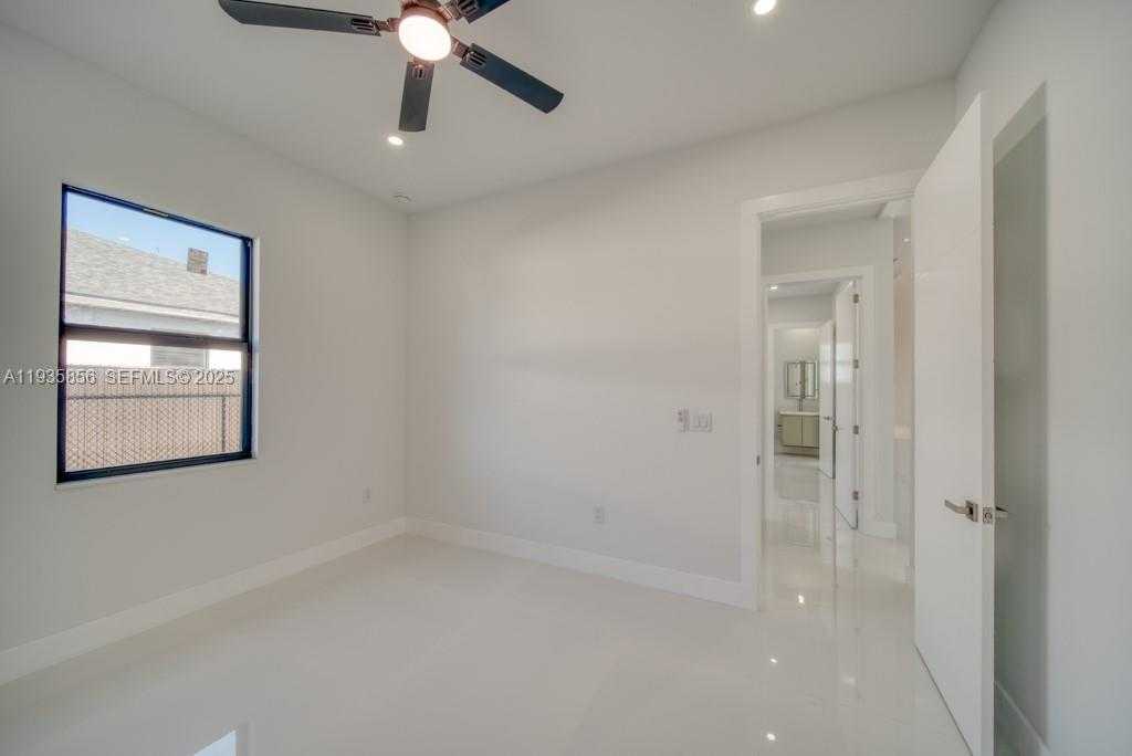 Small Image of 1019 SW 8th Ct, Cape Coral, FL 33991, USA Number 58