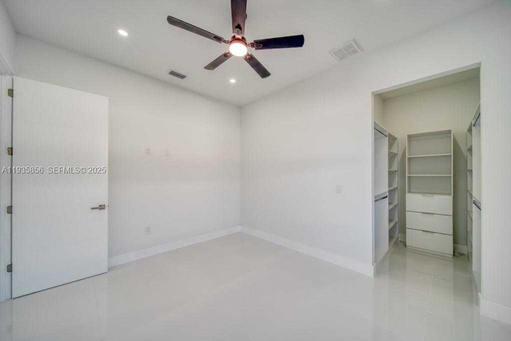 Small Image of 1019 SW 8th Ct, Cape Coral, FL 33991, USA Number 59