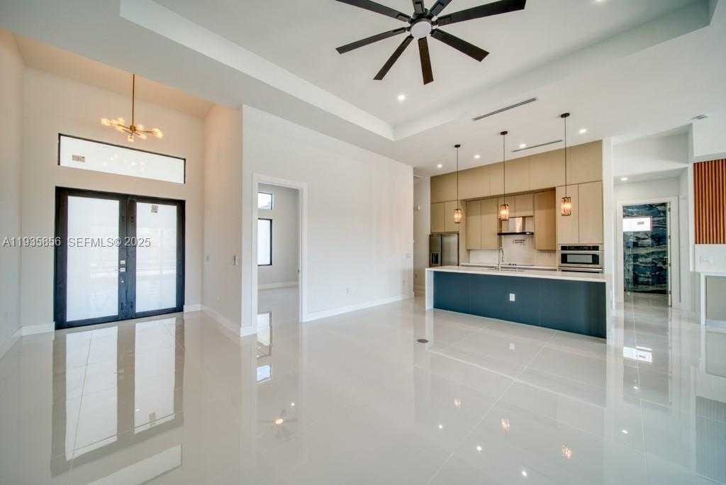 Small Image of 1019 SW 8th Ct, Cape Coral, FL 33991, USA Number 64