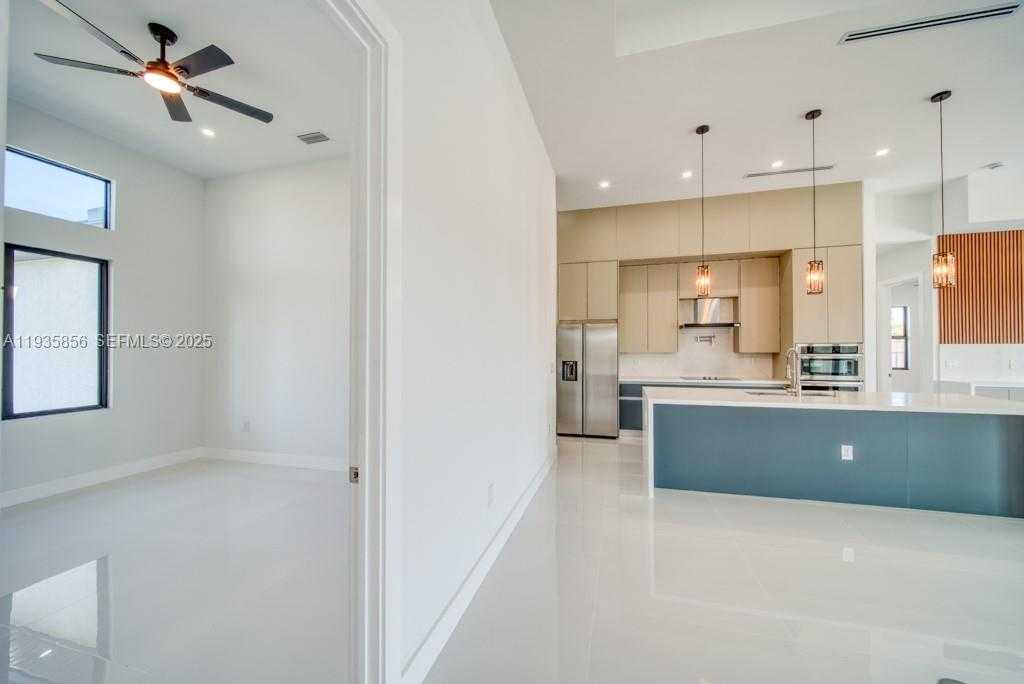 Small Image of 1019 SW 8th Ct, Cape Coral, FL 33991, USA Number 65