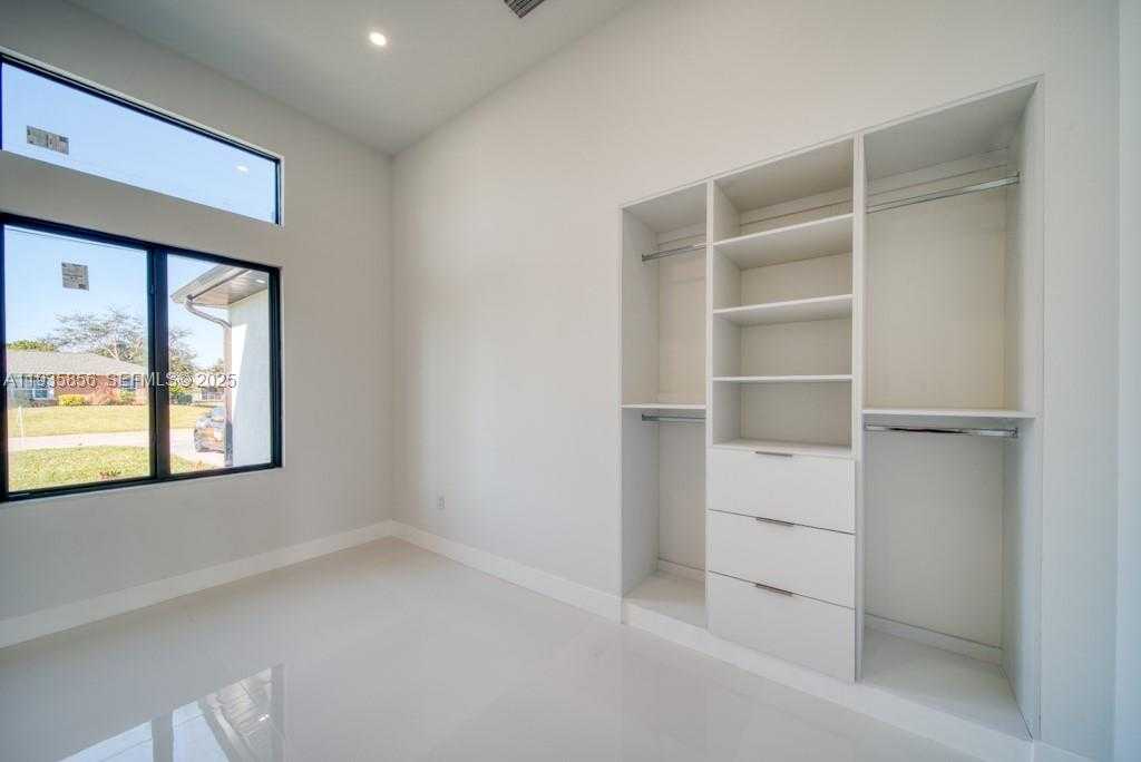 Small Image of 1019 SW 8th Ct, Cape Coral, FL 33991, USA Number 68