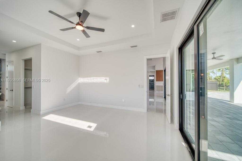 Small Image of 1019 SW 8th Ct, Cape Coral, FL 33991, USA Number 71