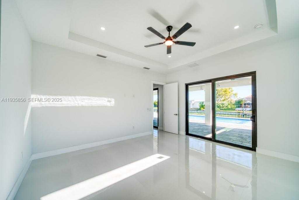 Small Image of 1019 SW 8th Ct, Cape Coral, FL 33991, USA Number 72