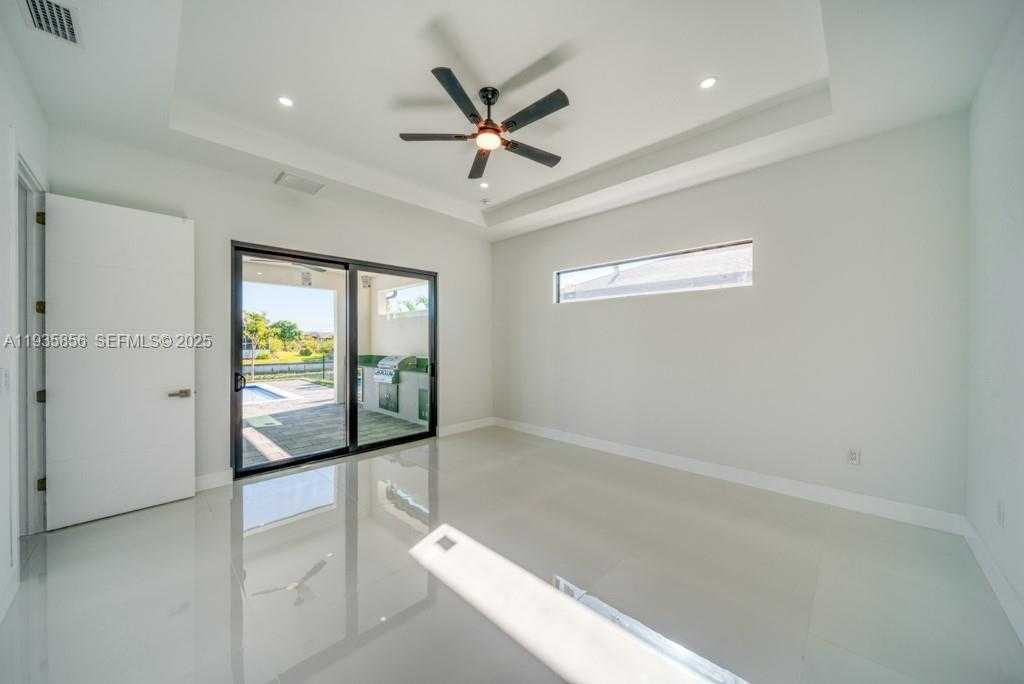 Small Image of 1019 SW 8th Ct, Cape Coral, FL 33991, USA Number 73