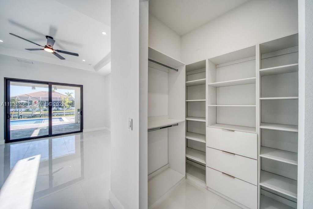 Small Image of 1019 SW 8th Ct, Cape Coral, FL 33991, USA Number 77