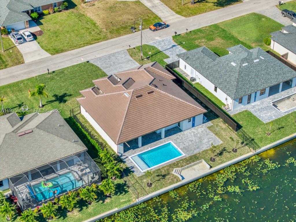 Small Image of 1019 SW 8th Ct, Cape Coral, FL 33991, USA Number 8