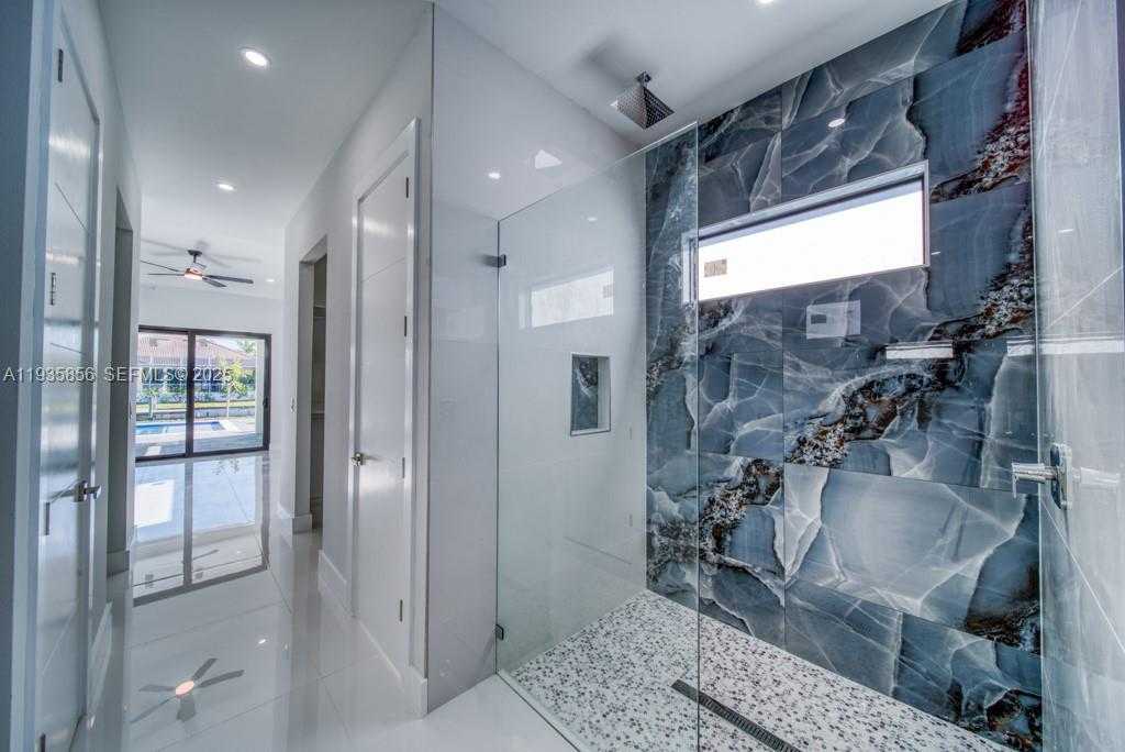 Small Image of 1019 SW 8th Ct, Cape Coral, FL 33991, USA Number 82