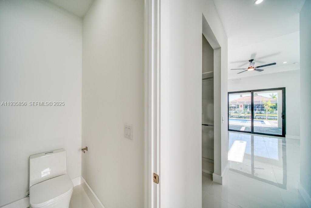 Small Image of 1019 SW 8th Ct, Cape Coral, FL 33991, USA Number 84