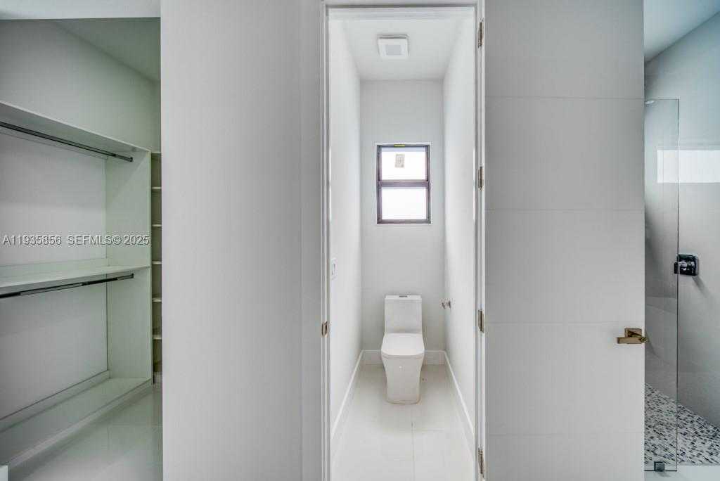 Small Image of 1019 SW 8th Ct, Cape Coral, FL 33991, USA Number 86