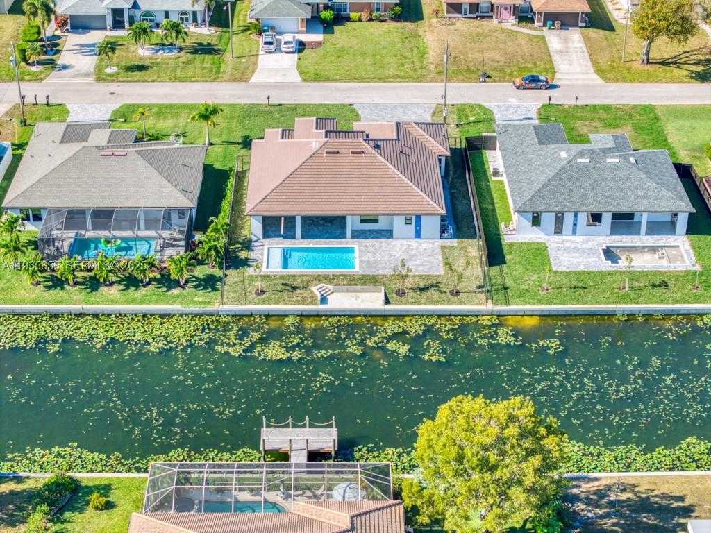 Small Image of 1019 SW 8th Ct, Cape Coral, FL 33991, USA Number 9