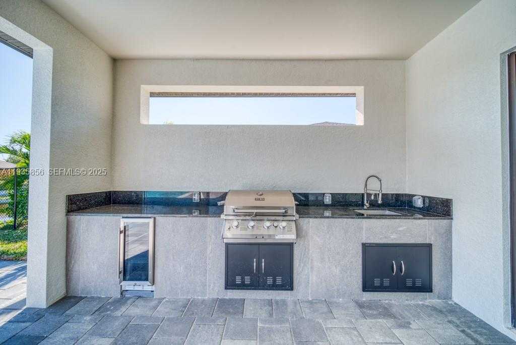 Small Image of 1019 SW 8th Ct, Cape Coral, FL 33991, USA Number 92