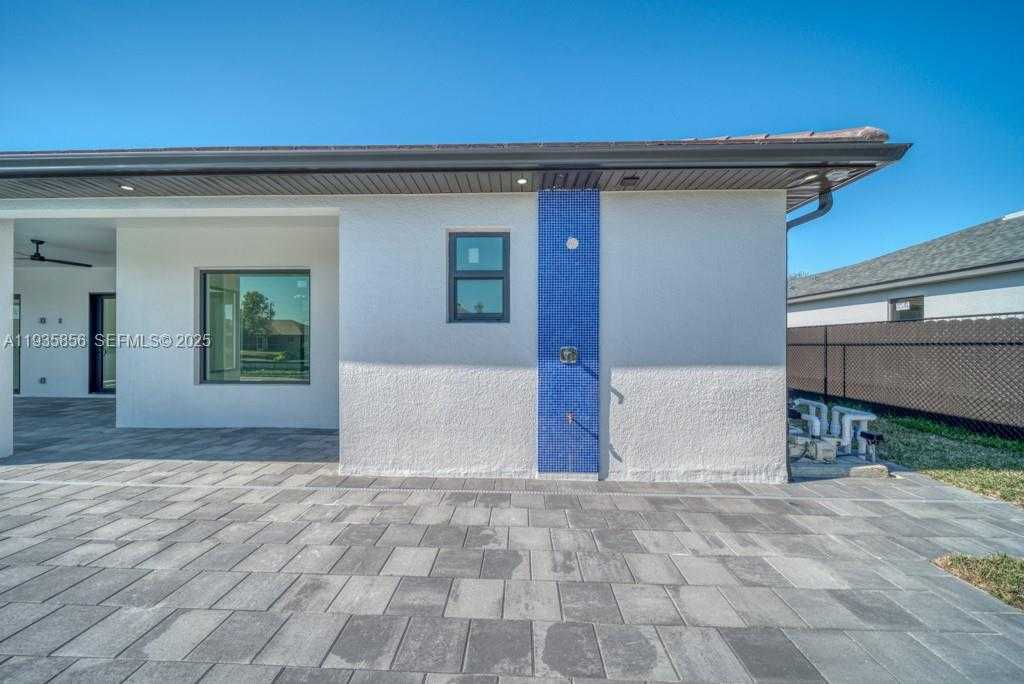 Small Image of 1019 SW 8th Ct, Cape Coral, FL 33991, USA Number 96