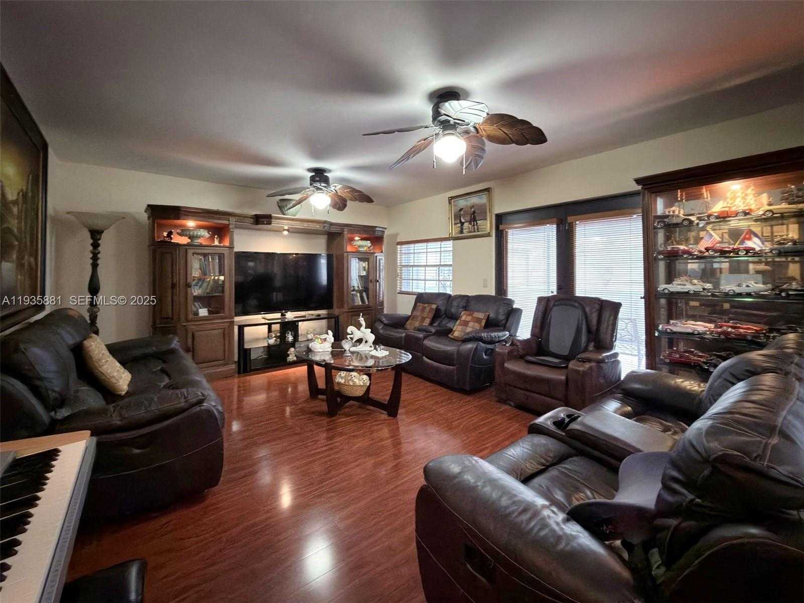 Small Image of 14220 SOUTH WEST 53RD ST, Miami Number 2