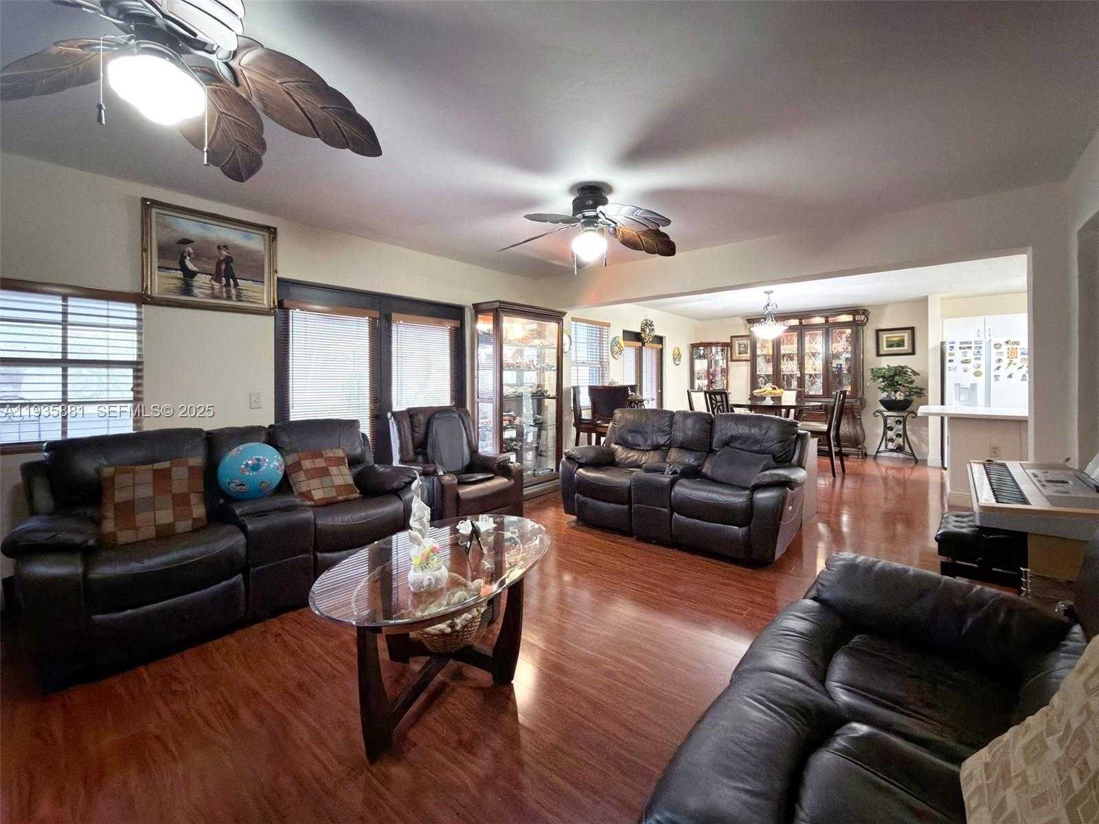 Small Image of 14220 SOUTH WEST 53RD ST, Miami Number 3