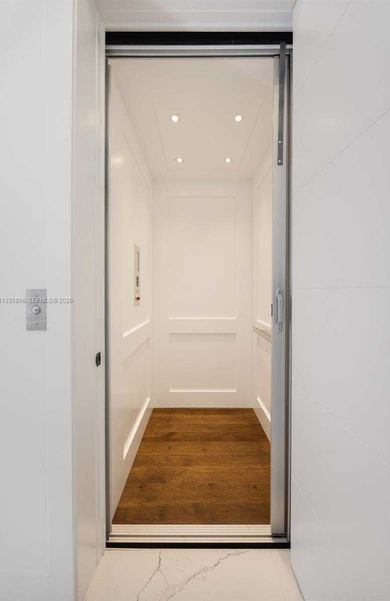 Small Image of South Miami Number 25