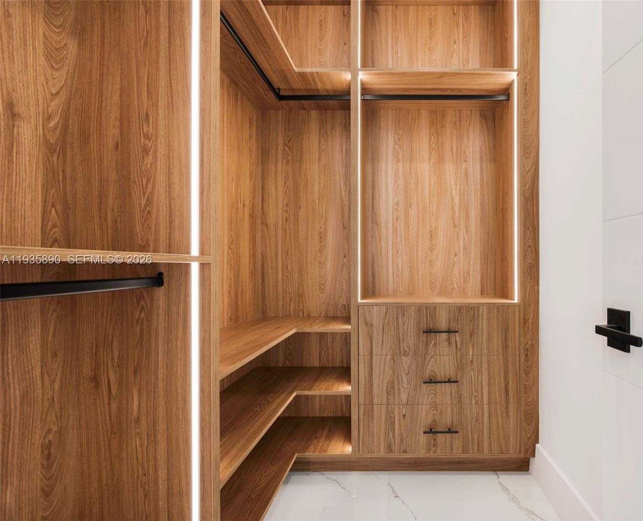 Small Image of South Miami Number 34