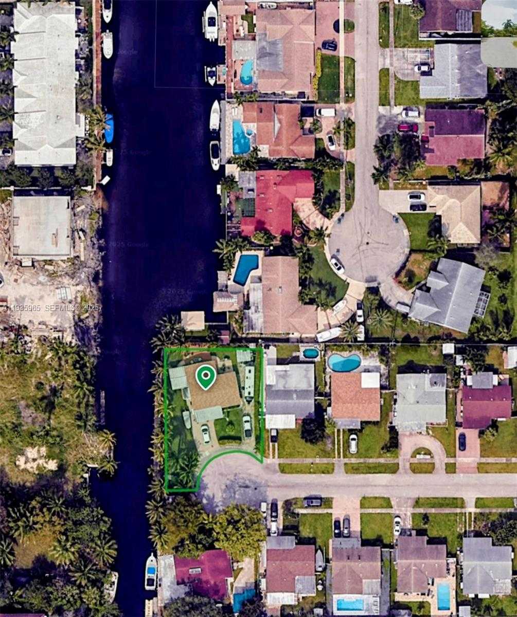 Small Image of 3081 SOUTH WEST 46TH CT, Dania Beach Number 8