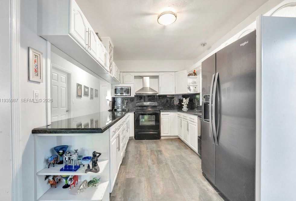 Small Image of 634 NORTH EAST 72ND TER, Miami Number 11